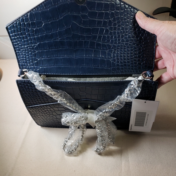 NWT JustFab clutch in Vegan leather with additional shoulder strap (chain) - Picture 4 of 11